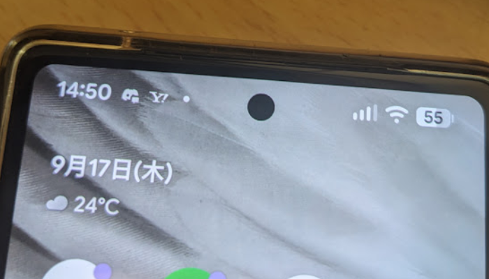 Google Pixelのステータスバーに表示されたアンテナマークやWi-Fiマーク、通知アイコン